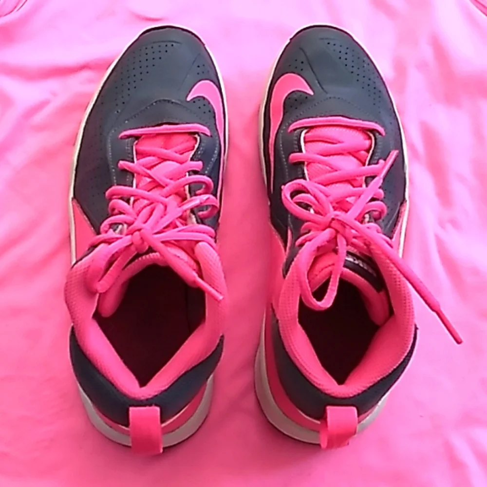 Youth Nike Team Hustle D7 pink and grey athletic shoes size 6 Youth. Excellent!!